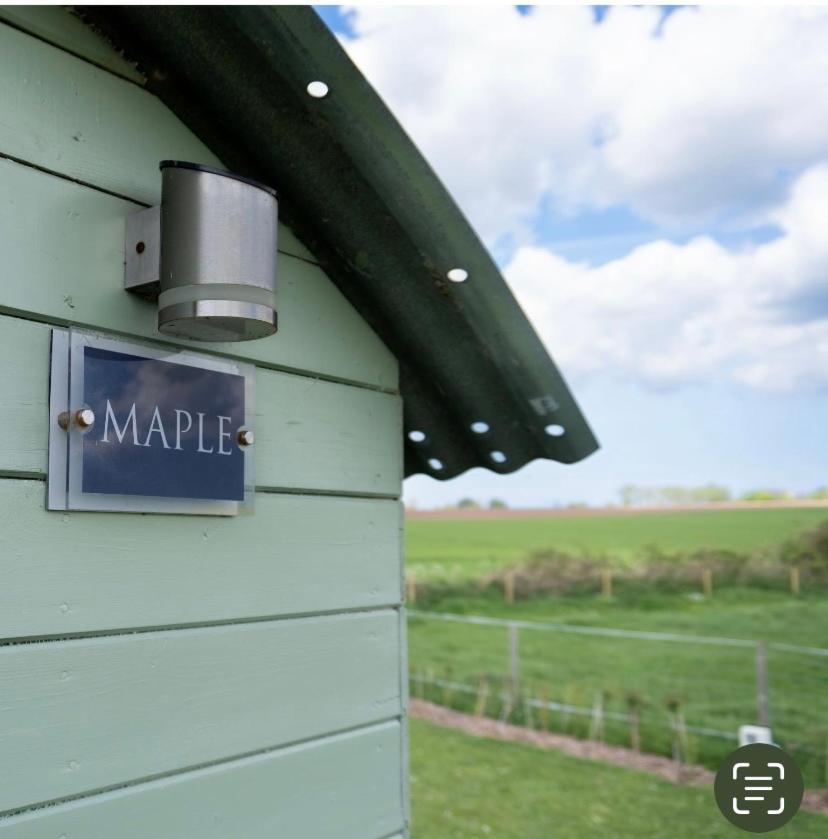 Maple Hut Four Acre Farm Hotel Елшъм Екстериор снимка